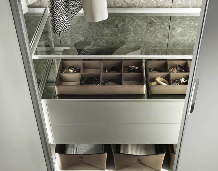 Rimadesio: Türen, Schiebetüren und Regale Rimadesio: Türen, Schiebetüren und Regale