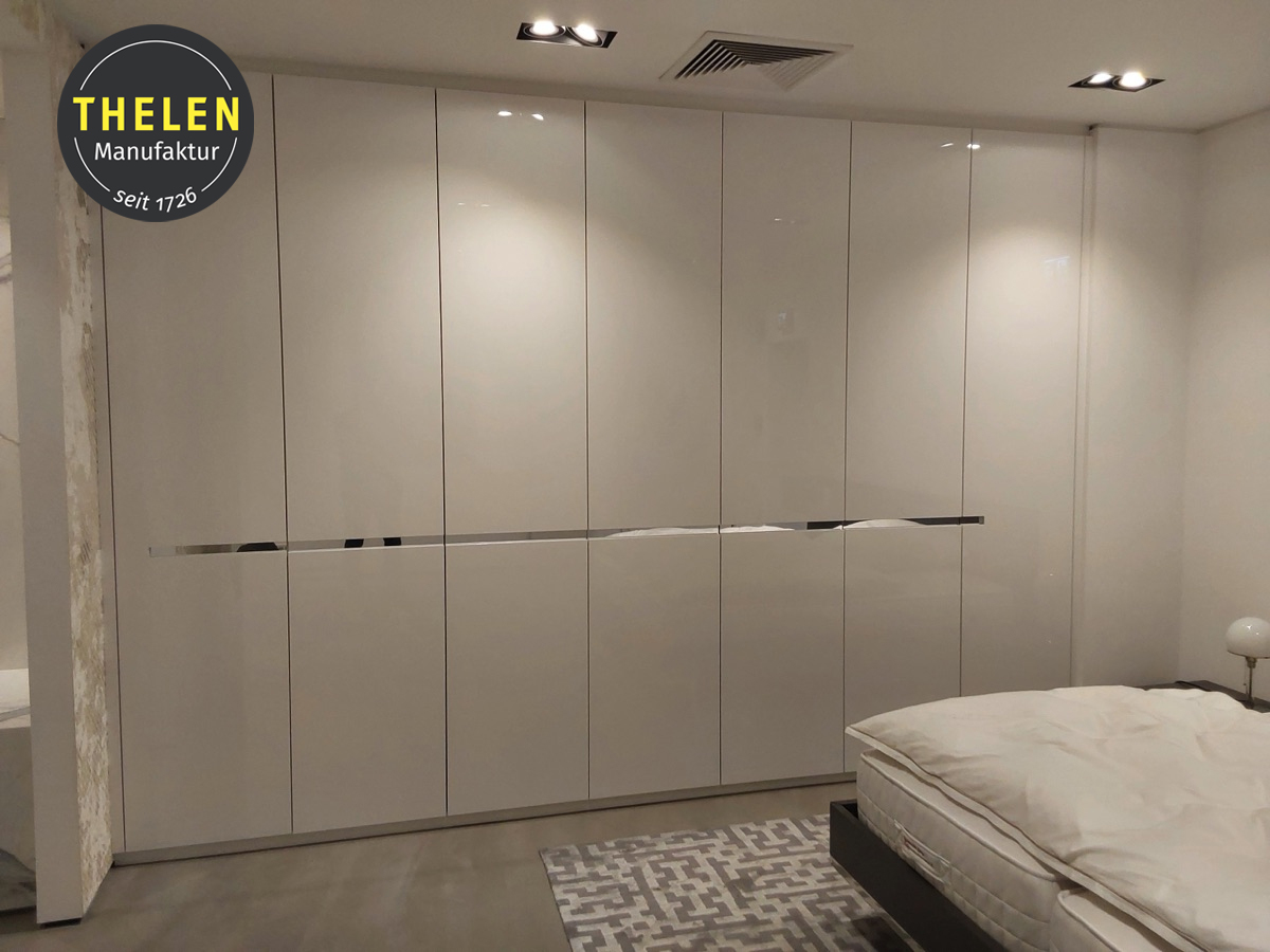 Thelen Einbauschrank in Hochglanz Weiß