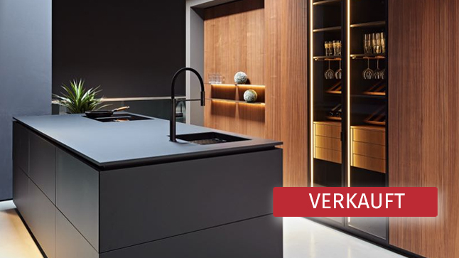 Leicht Küche Bossa - Walnuss liniert F45-C schwarz