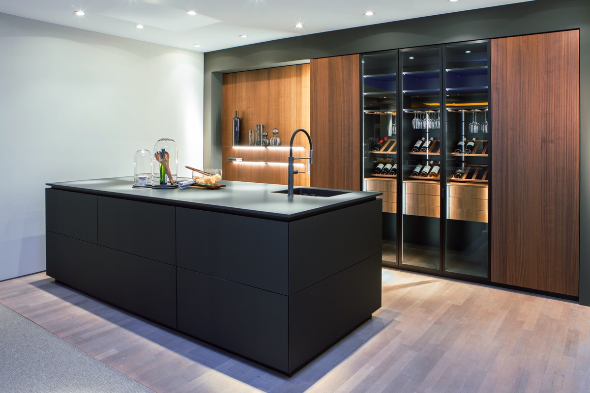 Leicht F45 schieferschwarz Bossa Walnuss