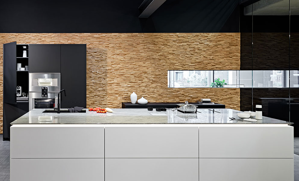 Wohnkonzept Küchen Musterküche MK22 Holzwand Wohnkonzept Küchen Musterküche MK22 Holzwand